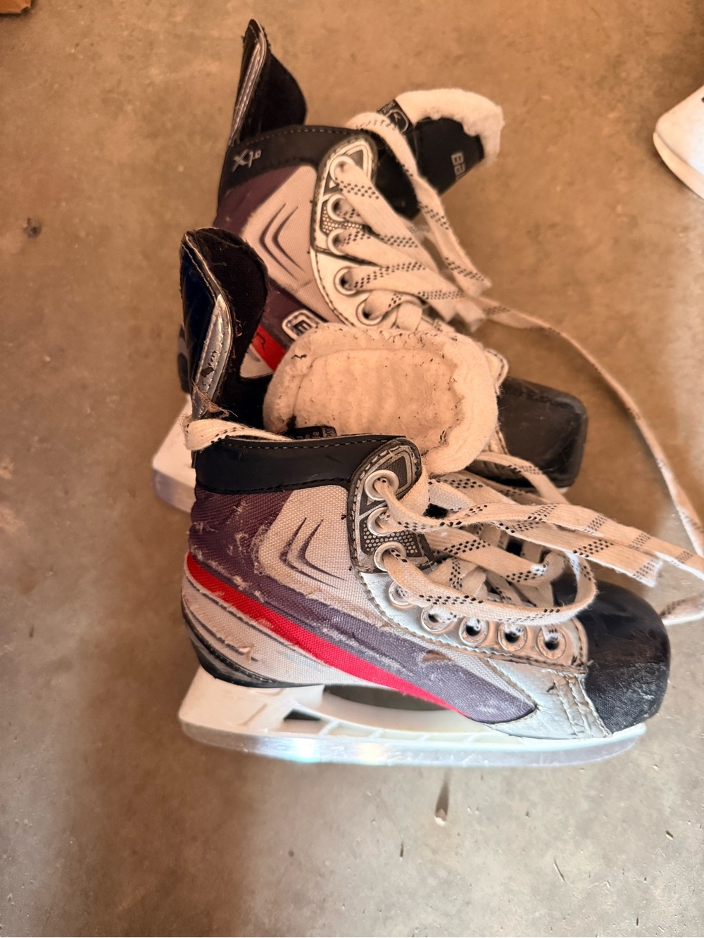 Bauer Kids Ice Hockey Skates in Black, Gray & Red size 12